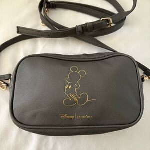 Disney purse! Measurements 8 x 4” color gray